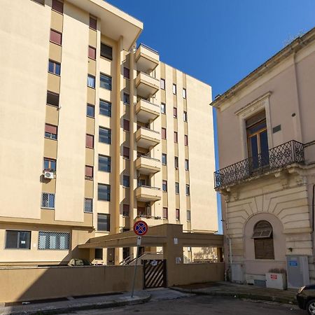 Licia & Tonino Apartments Near The Station Lecce Exterior photo