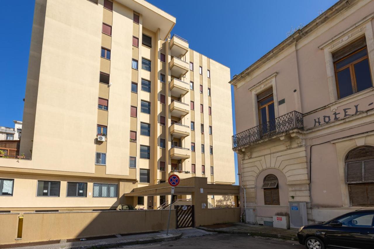 Licia & Tonino Apartments Near The Station Lecce Exterior photo